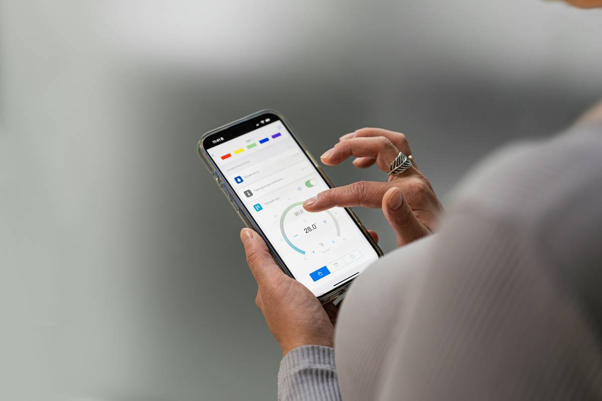 Secure Communication Apps monitoring kill switch interface showing active process termination, network traffic drop, and permission revocation status